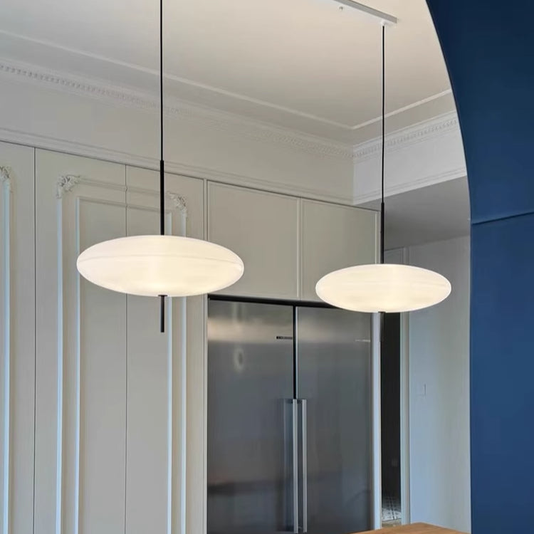 Bauhaus Elegance – Mid-Century Inspired Pendant Light