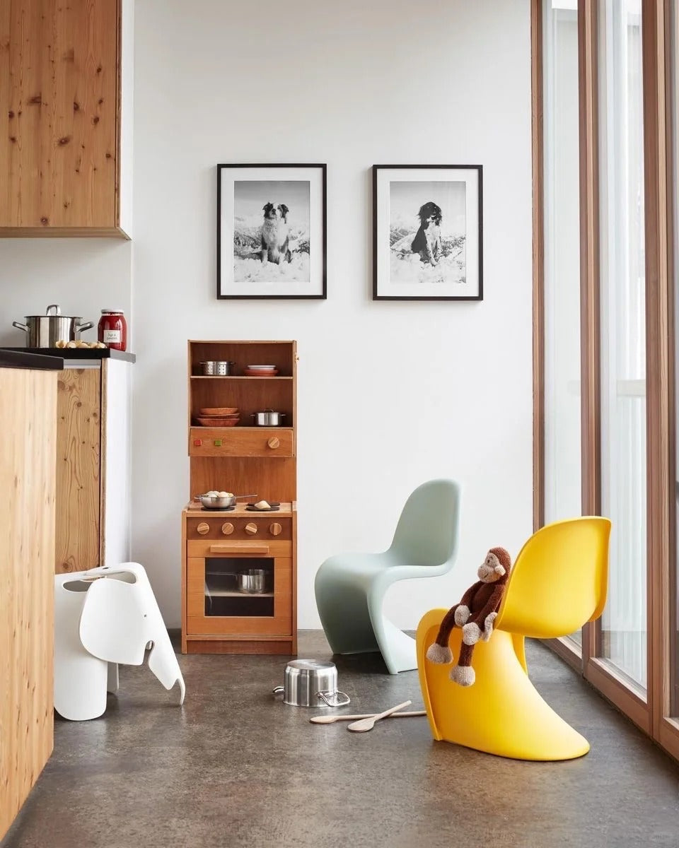 Panton Chair-The Triple Convergence of Technological Innovation, Aesthetic Revolution, and Cultural Symbols
