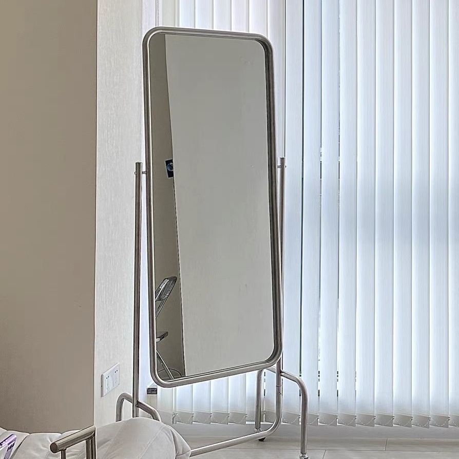 SleekMove Full-Length Mirror – Reflect Your Best Look