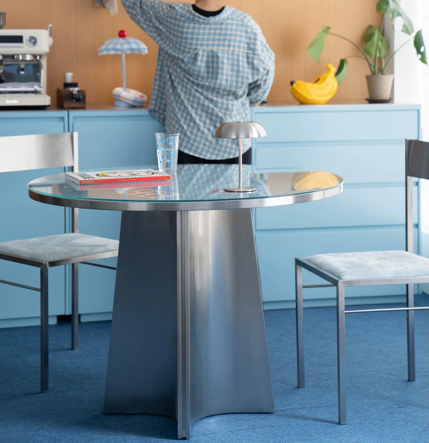 Table à manger ronde Harman — Design Bauhaus vintage pour petits espaces