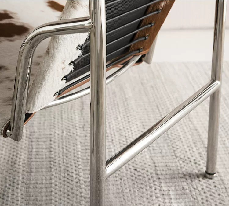 Le Corbusier LC1 Lounge Chair Replica — A Mid-Century Bauhaus Masterpiece
