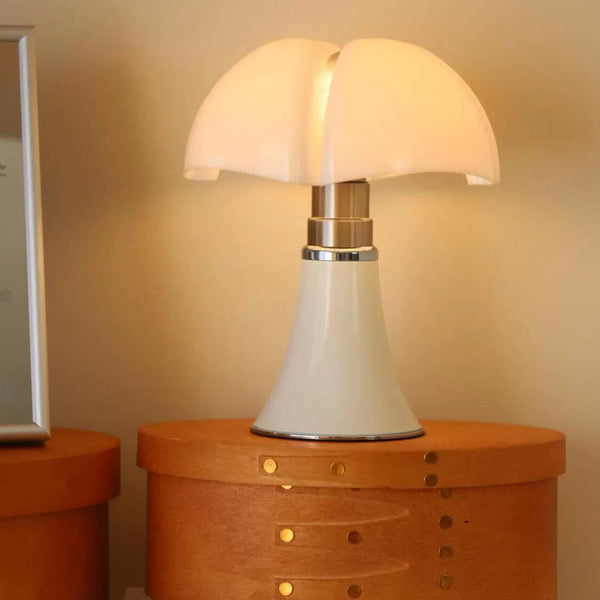 Lampe de table Pipistrello – Un classique du design Mid-Century Modern avec une élégance tactile dimmable