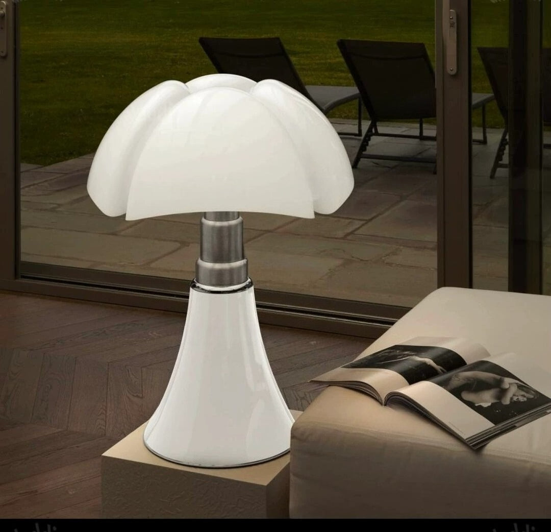 Pipistrello Table Lamp – A Mid-Century Modern Classic With Touch-Dimmable Elegance