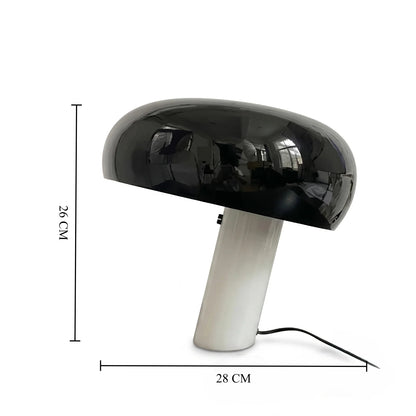 Lámpara de mesa Snoopy: un diseño clásico magistral que ilumina tu hogar con arte. 
