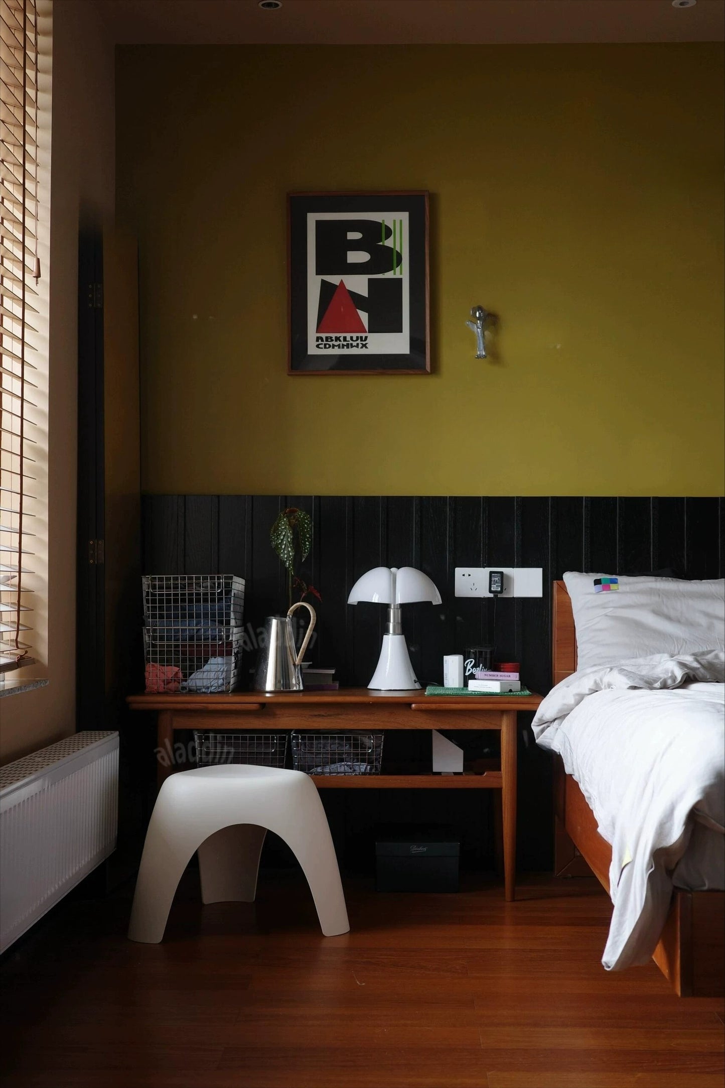Pipistrello Table Lamp – A Mid-Century Modern Classic With Touch-Dimmable Elegance