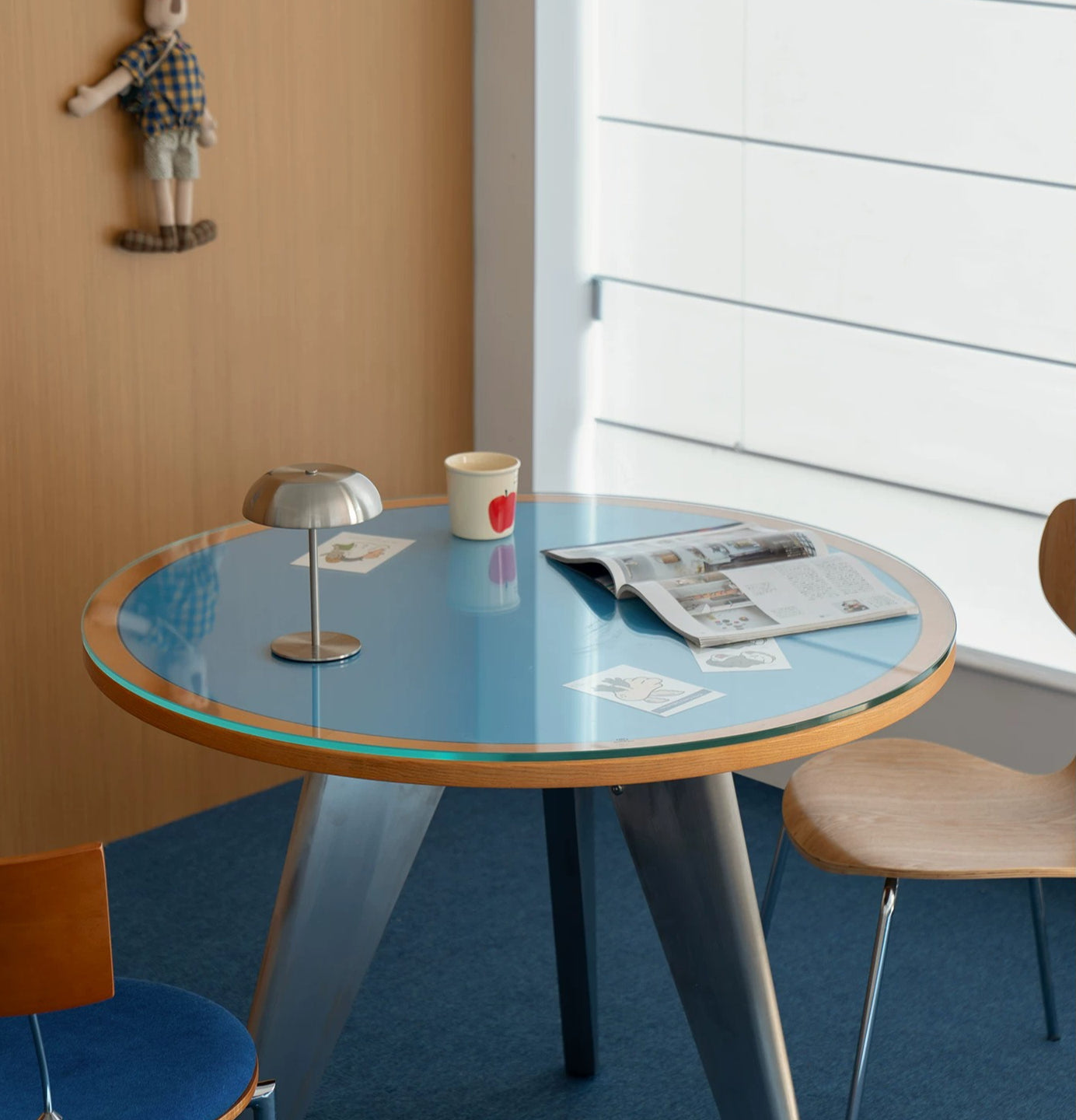 Mid-Century Bauhaus Round Table — Timeless Design & Elegance for Compact Spaces