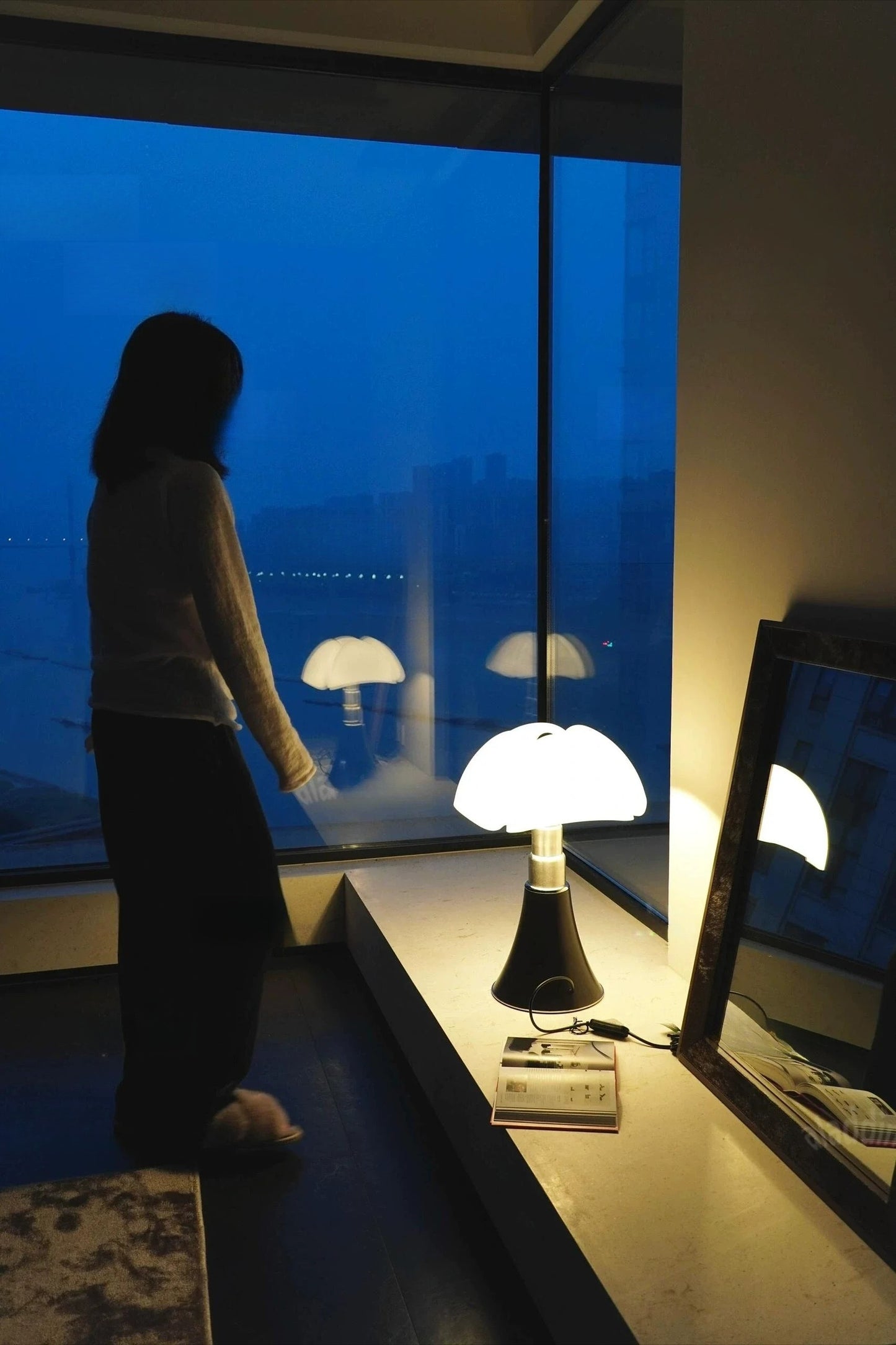 Pipistrello Table Lamp – A Mid-Century Modern Classic With Touch-Dimmable Elegance