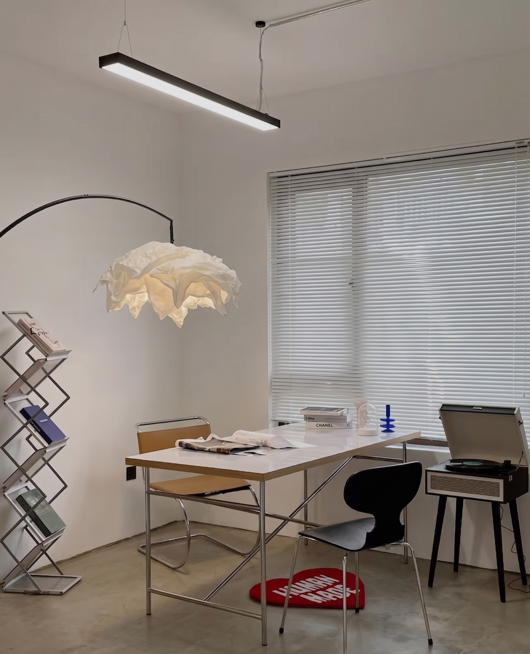 MR Cantilever Chair-An Artistic Sense That Spans a Century