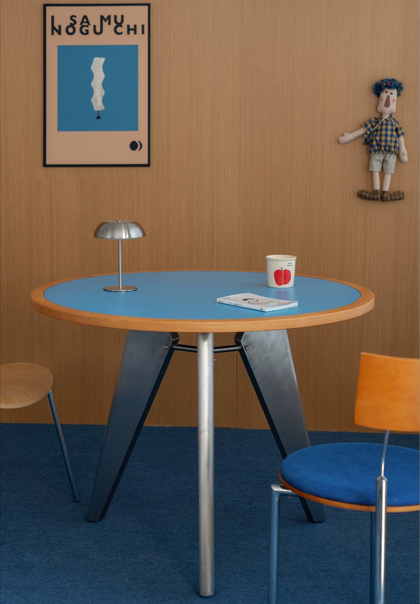 Mid-Century Bauhaus Round Table — Timeless Design & Elegance for Compact Spaces