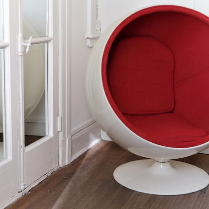 Eero Aarnio Ball Chair – Space Age Fiberglass Swivel Pod Chair