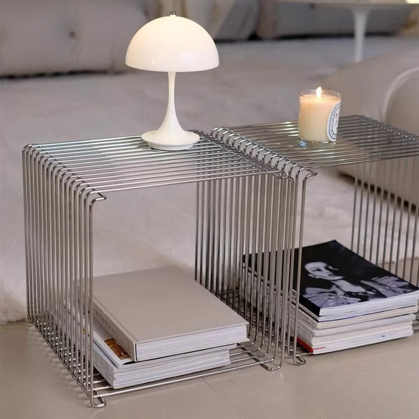 Table d'appoint minimaliste en fil d'acier inoxydable – La géométrie au service de l'habitat