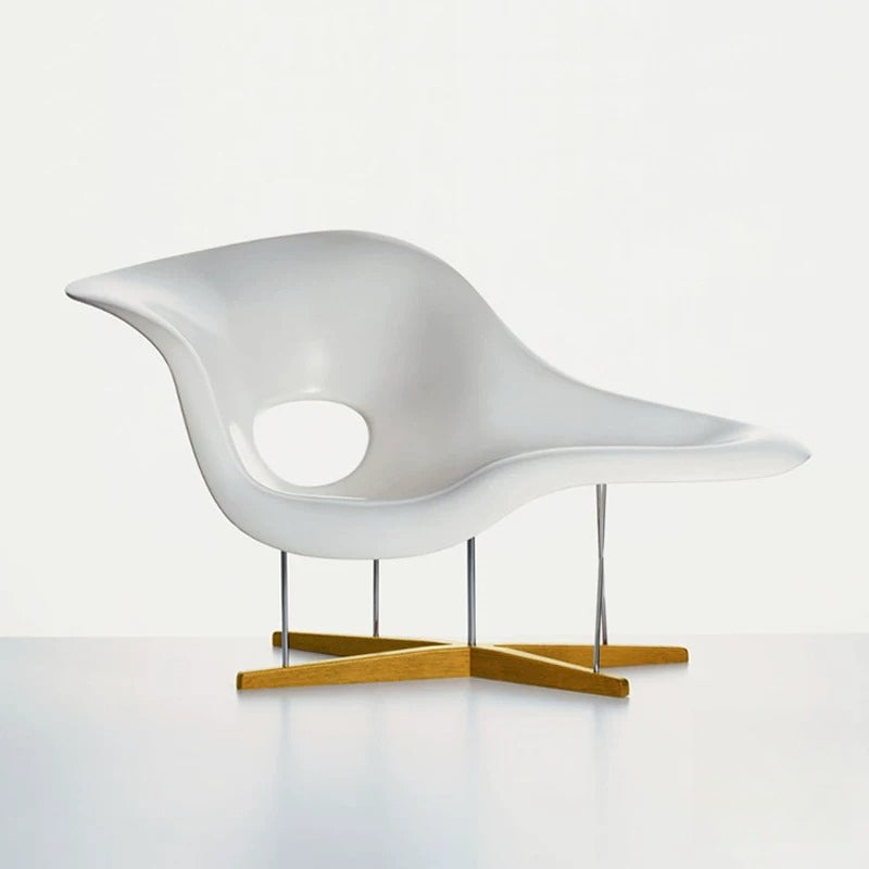 Eames-style La Chaise Replica – A Mid-Century Sculptural Masterpiece