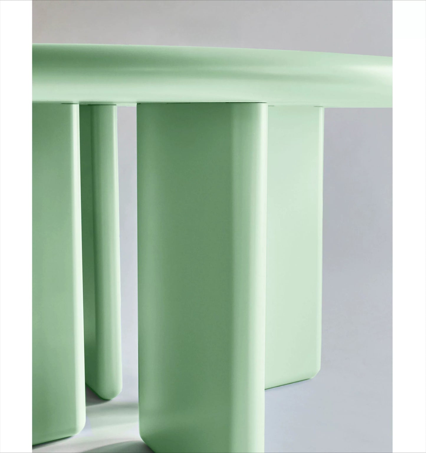 Memphis Round Dining Table – Modern Sculptural Pedestal Table