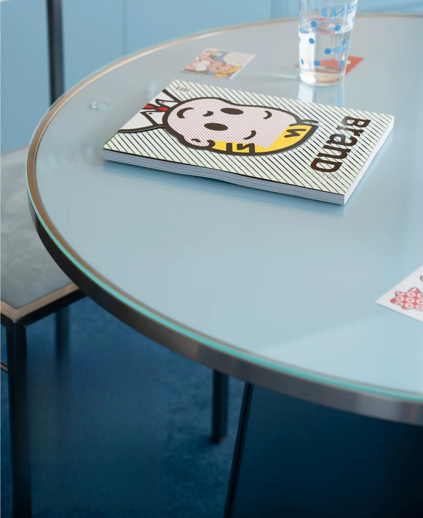 Table à manger ronde Harman — Design Bauhaus vintage pour petits espaces