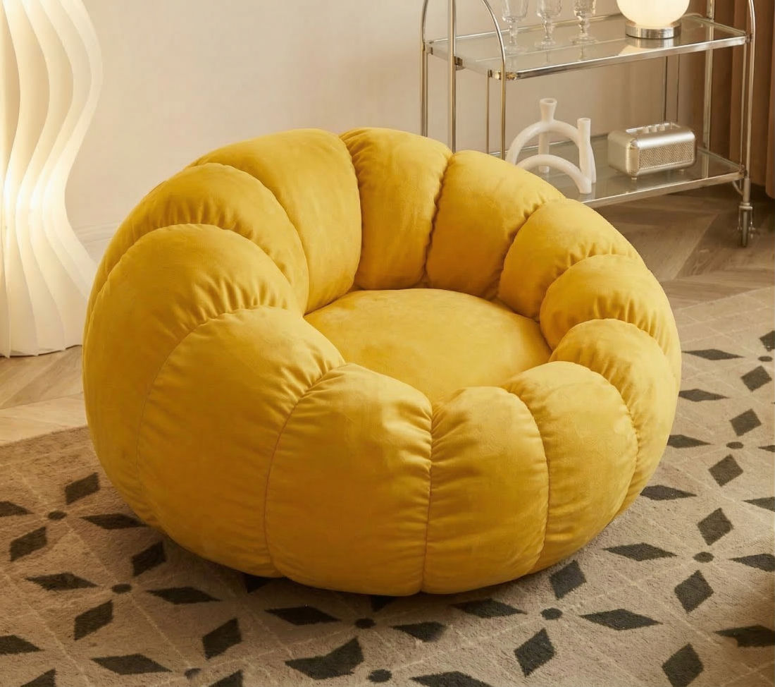 Pumpkin Bliss: sillón reclinable de suelo color crema para dormitorios y balcones acogedores