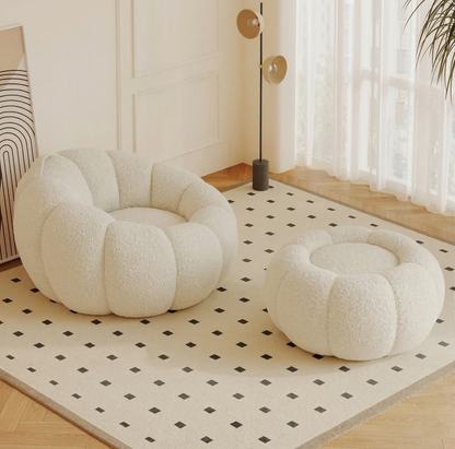Pumpkin Bliss: sillón reclinable de suelo color crema para dormitorios y balcones acogedores