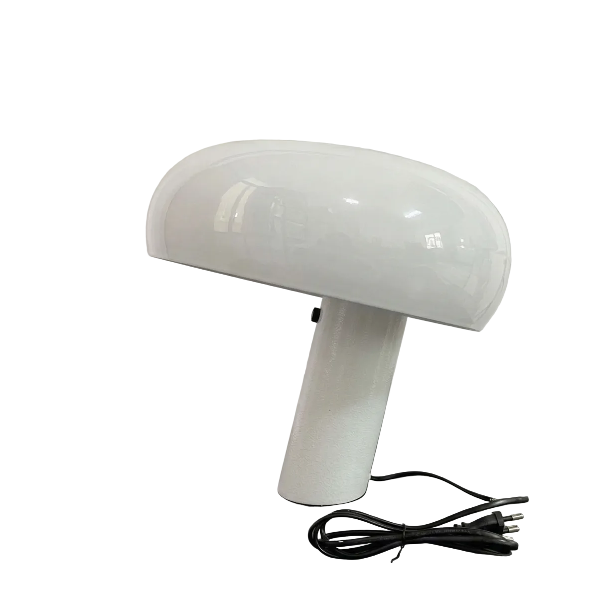Lámpara de mesa Snoopy: un diseño clásico magistral que ilumina tu hogar con arte. 