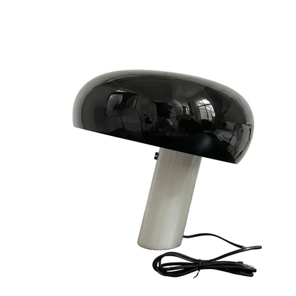 Lámpara de mesa Snoopy: un diseño clásico magistral que ilumina tu hogar con arte. 