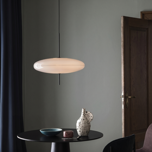 Bauhaus Elegance – Mid-Century Inspired Pendant Light