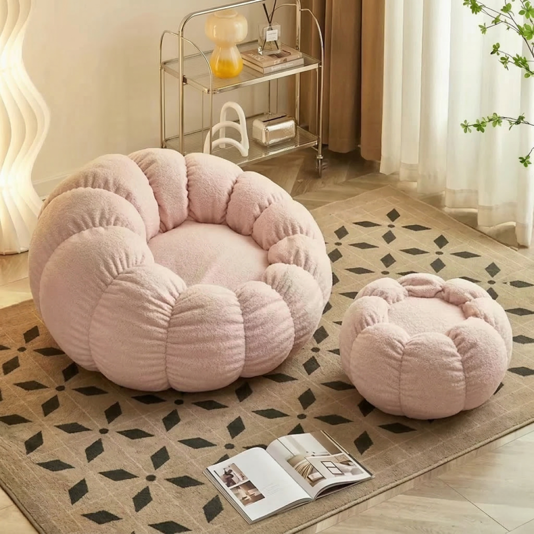 Pumpkin Bliss: sillón reclinable de suelo color crema para dormitorios y balcones acogedores