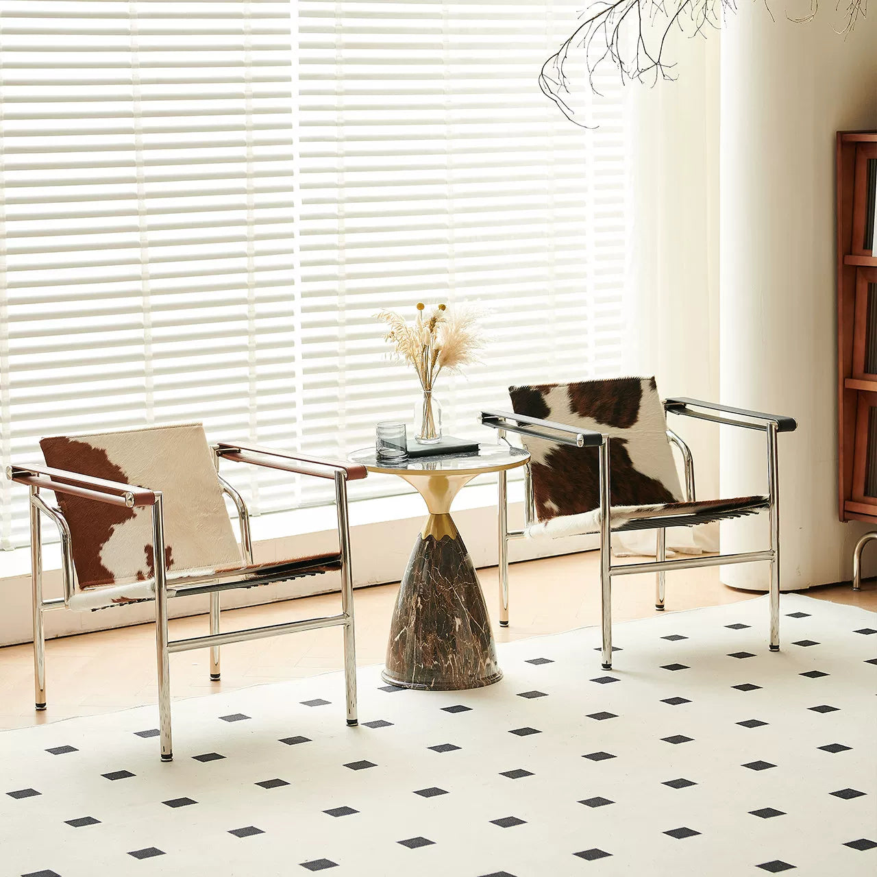 Le Corbusier LC1 Lounge Chair Replica — A Mid-Century Bauhaus Masterpiece