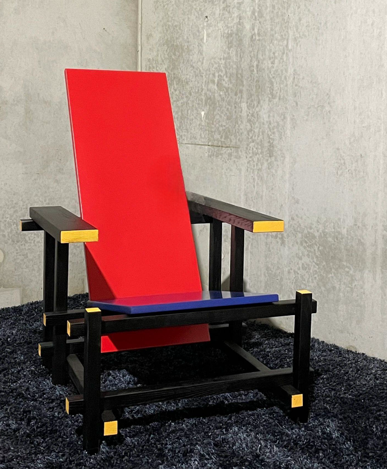 Red and Blue Chair & Memphis Chess Side Table – Minimalist Master Design for Artistic Leisure