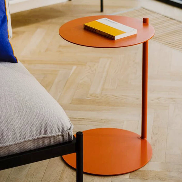 Table d'appoint nordique — Une fusion de mode créative et d'art minimaliste en fer