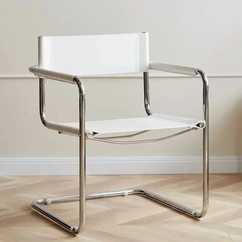 Chaise cantilever de style – Élégante, emblématique, sans effort 