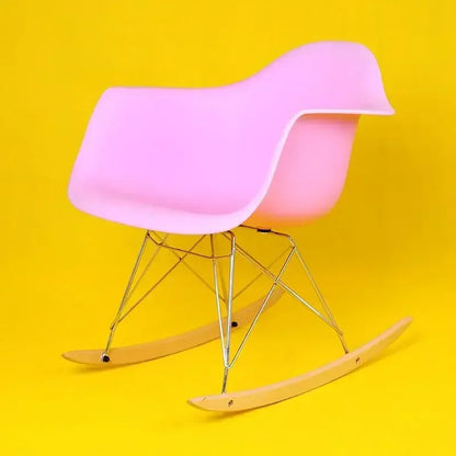 Mecedora Eames RAR: donde el diseño atemporal se fusiona con la comodidad moderna
