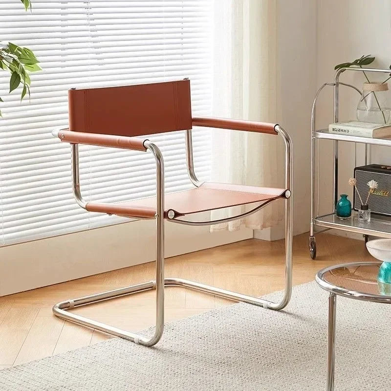 Chaise cantilever de style – Élégante, emblématique, sans effort 