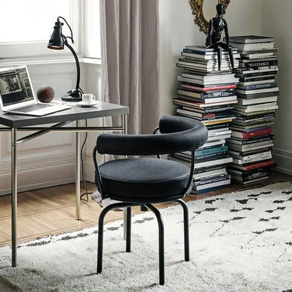 LC7 Chair-An Industrial-Style Concerto of Steel and Leather