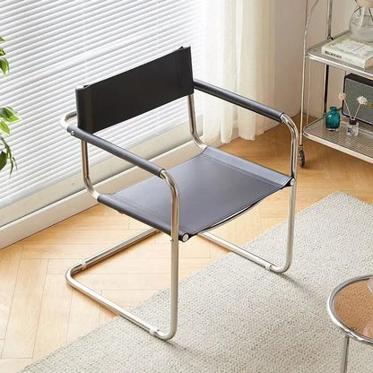 Chaise cantilever de style – Élégante, emblématique, sans effort 