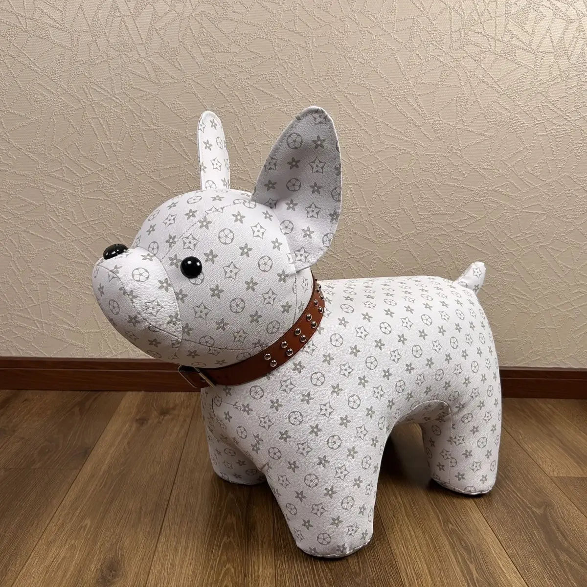 Figura decorativa de bulldog francés: un compañero encantador para tu hogar 