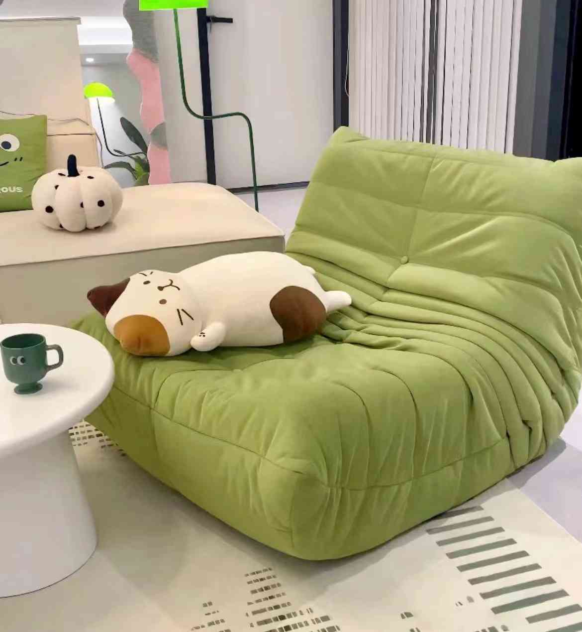 Modern Lounge Chair – Effortless Comfort & Timeless Style