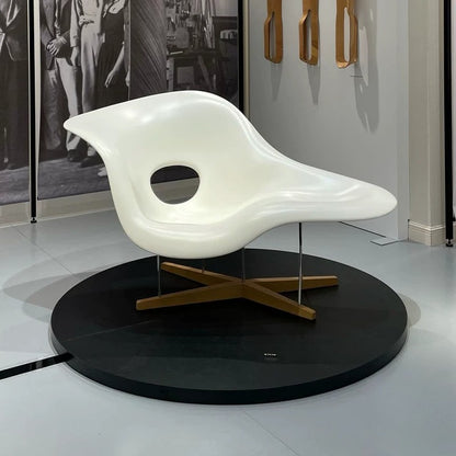Eames-style La Chaise Replica – A Mid-Century Sculptural Masterpiece
