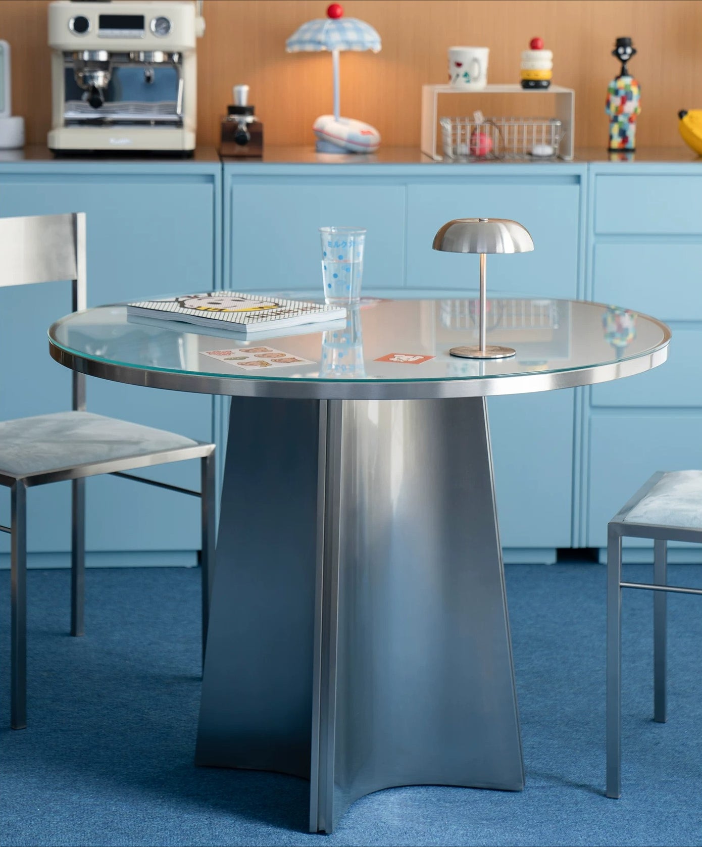 Table à manger ronde Harman — Design Bauhaus vintage pour petits espaces