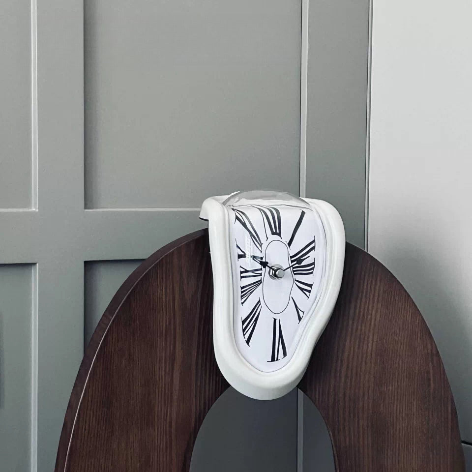 Surrealist Melting Clock – Retro Roman Numeral Desk Corner Clock for Creative Home Decor