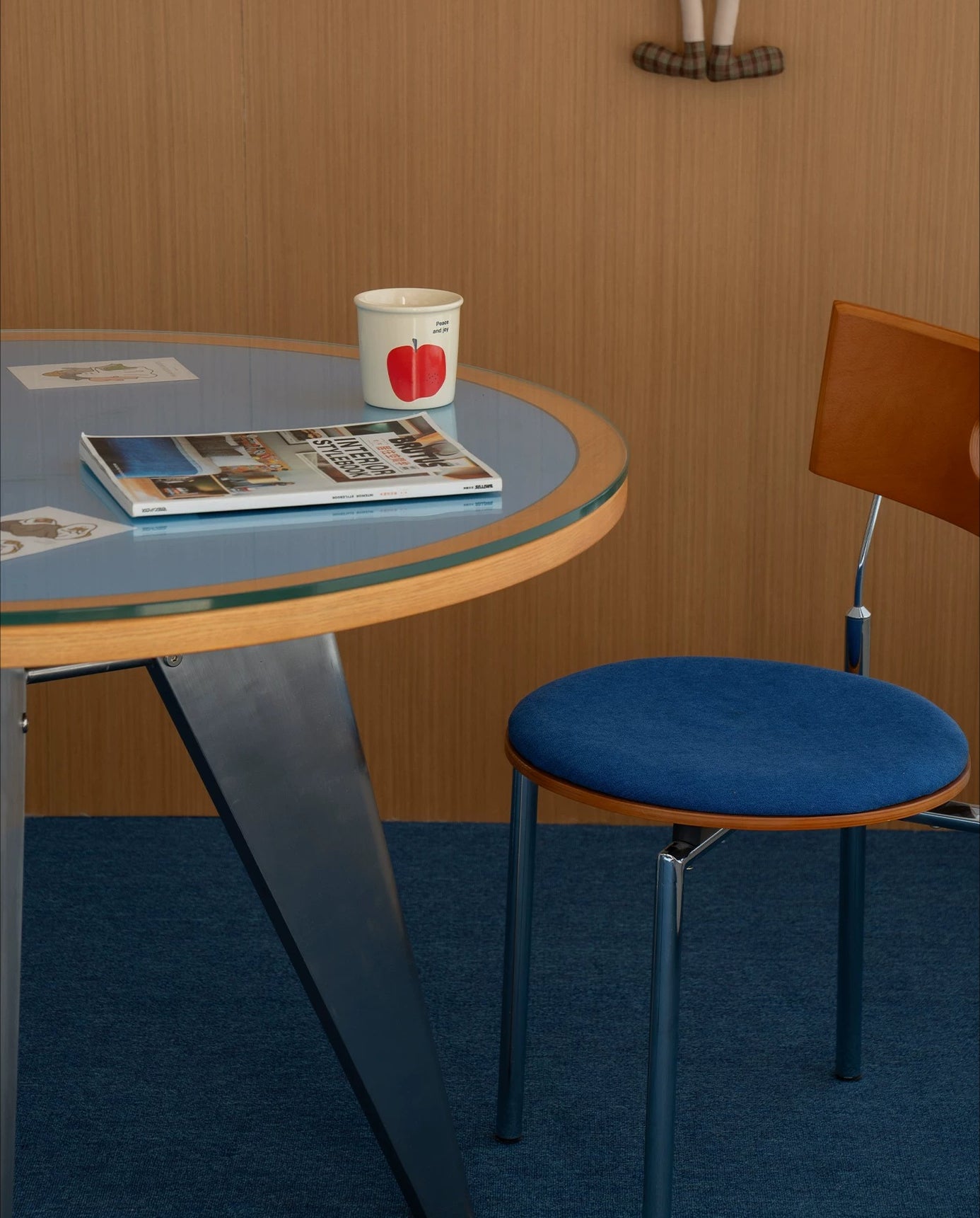 Mid-Century Bauhaus Round Table — Timeless Design & Elegance for Compact Spaces